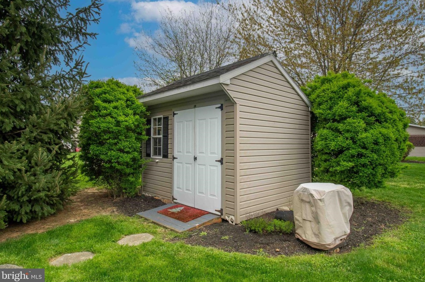 119 Summers Dr, Lancaster PA  17601-5860 exterior