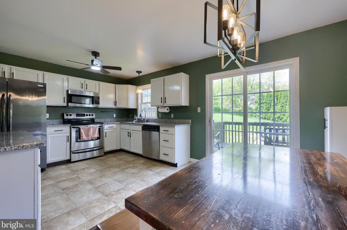 839 Knl Dr, Mount Joy PA  17552-9417 exterior