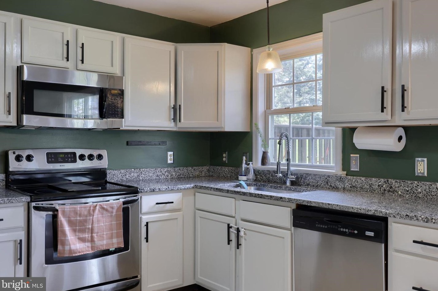 839 Knl Dr, Mount Joy PA  17552-9417 exterior