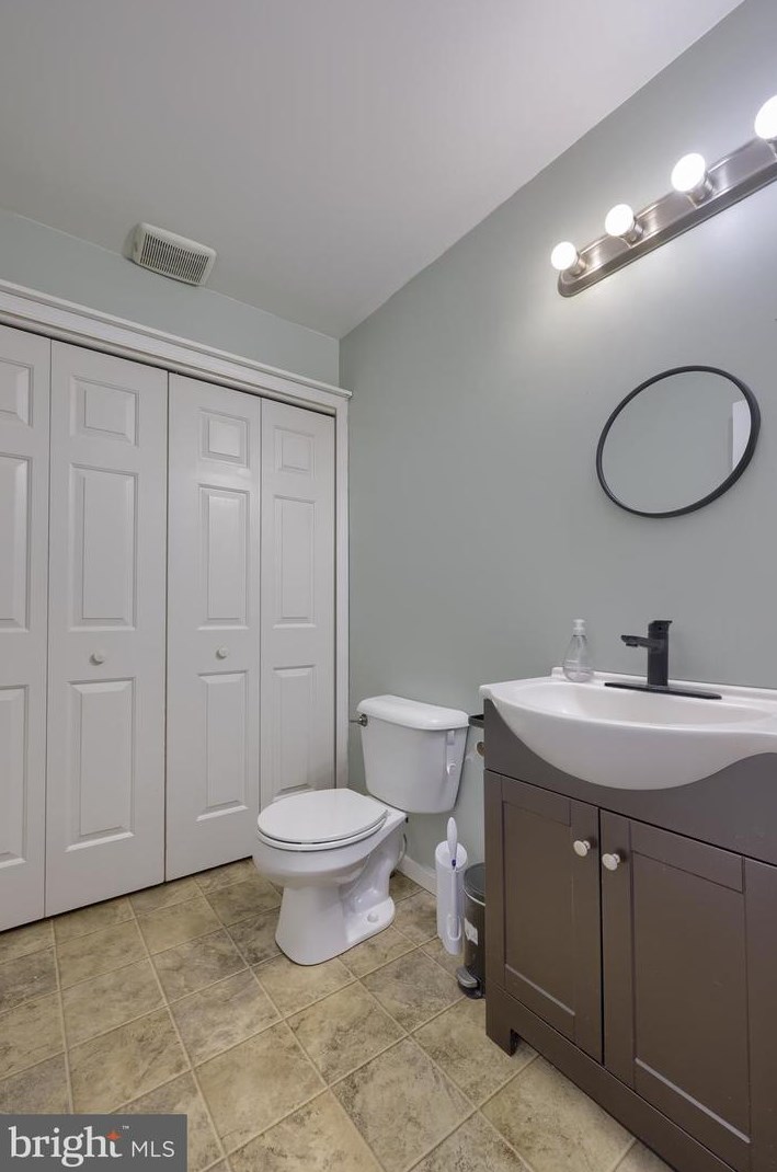 839 Knl Dr, Mount Joy PA  17552-9417 exterior