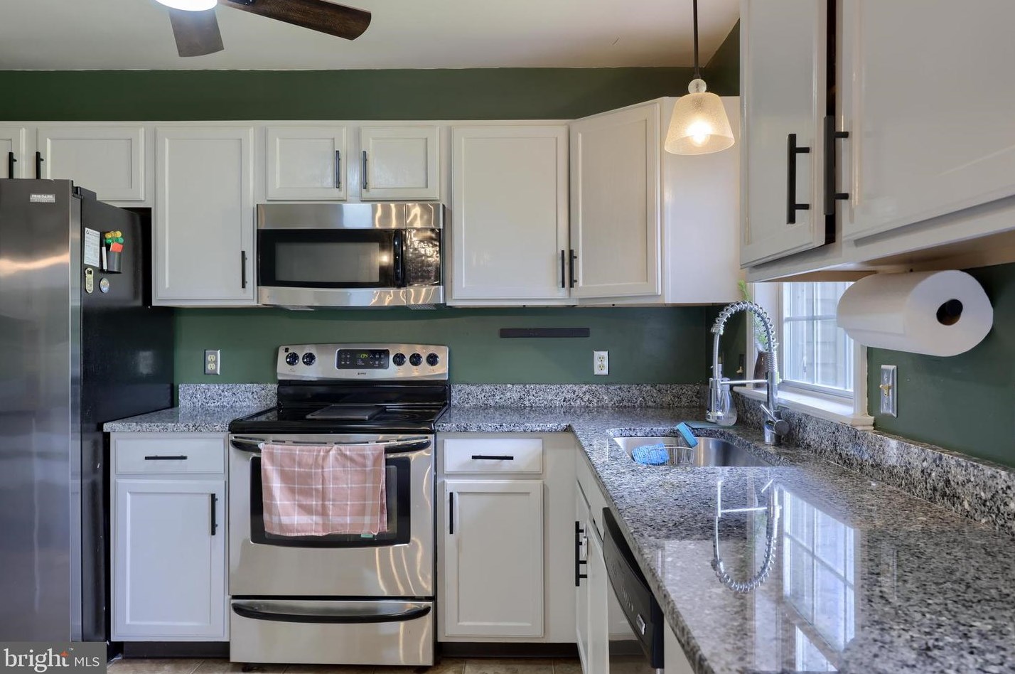 839 Knl Dr, Mount Joy PA  17552-9417 exterior