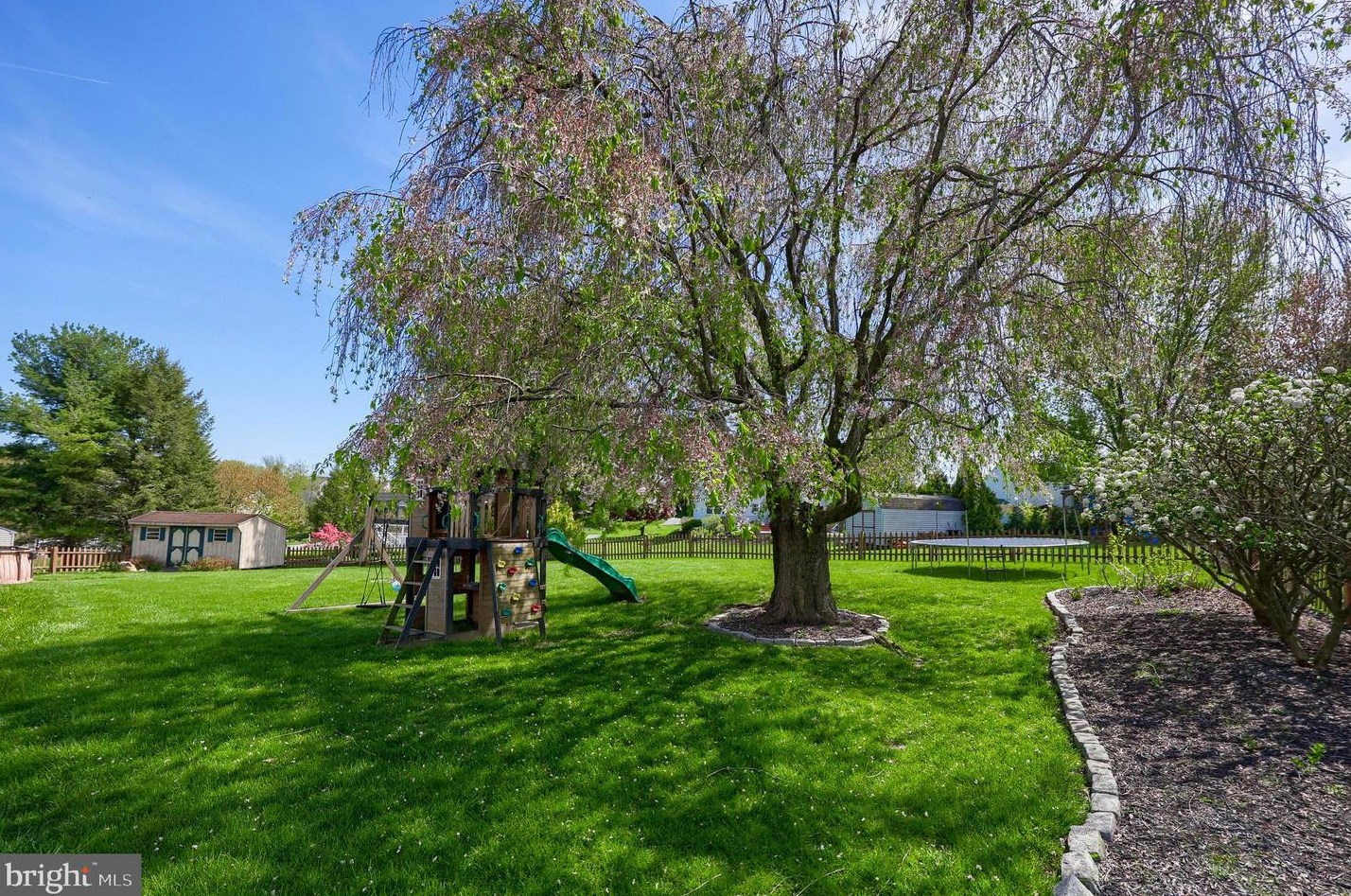 114 Pebble Run, Lancaster PA  17602-1373 exterior