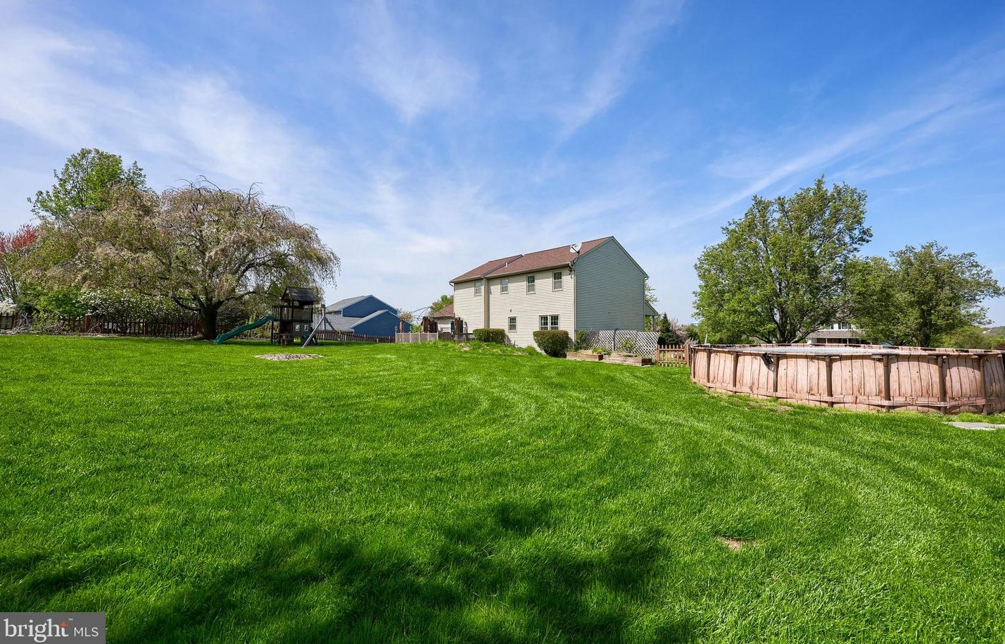 114 Pebble Run, Lancaster PA  17602-1373 exterior