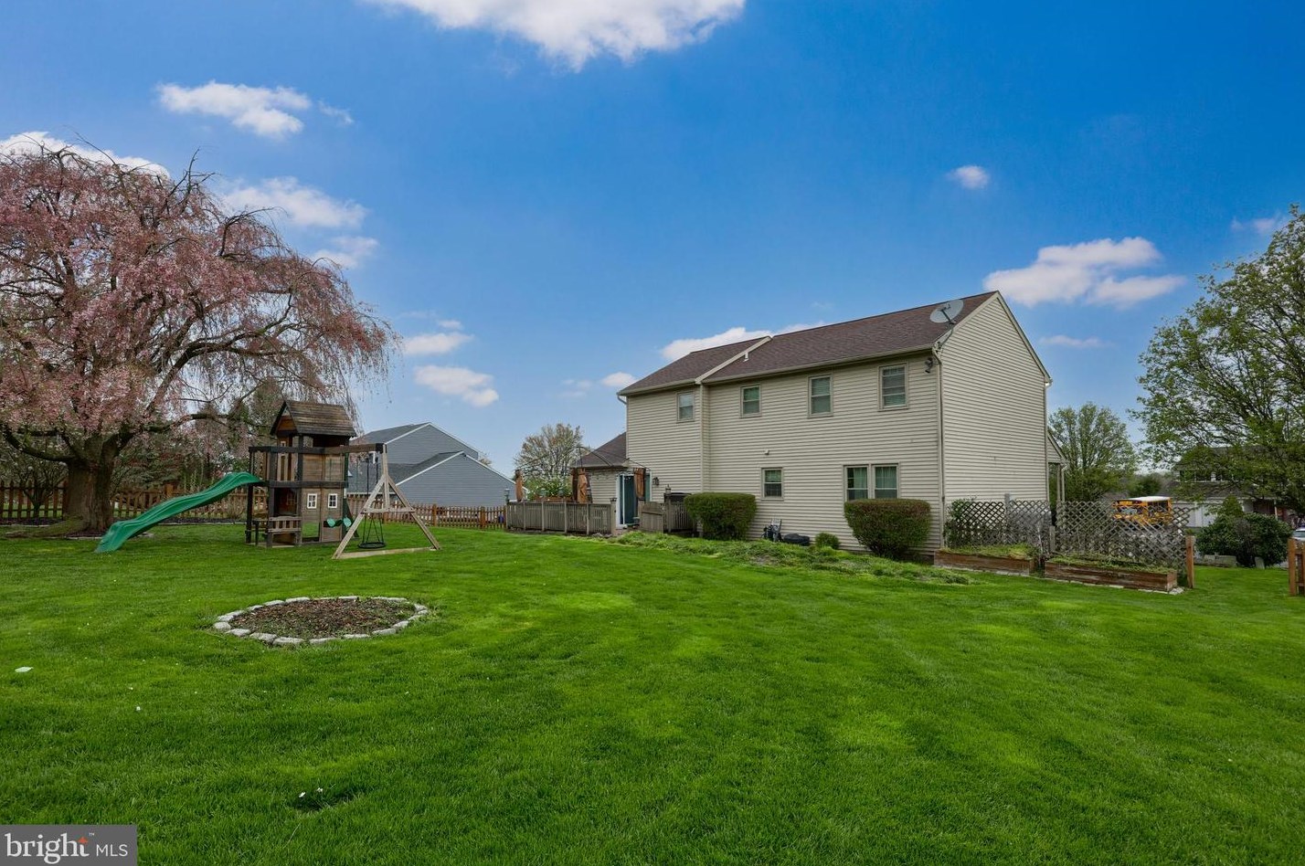 114 Pebble Run, Lancaster PA  17602-1373 exterior