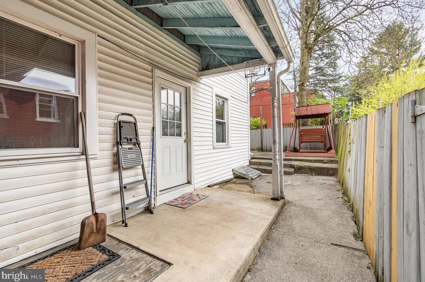 542 Orange St, Lancaster PA  17603-3669 exterior