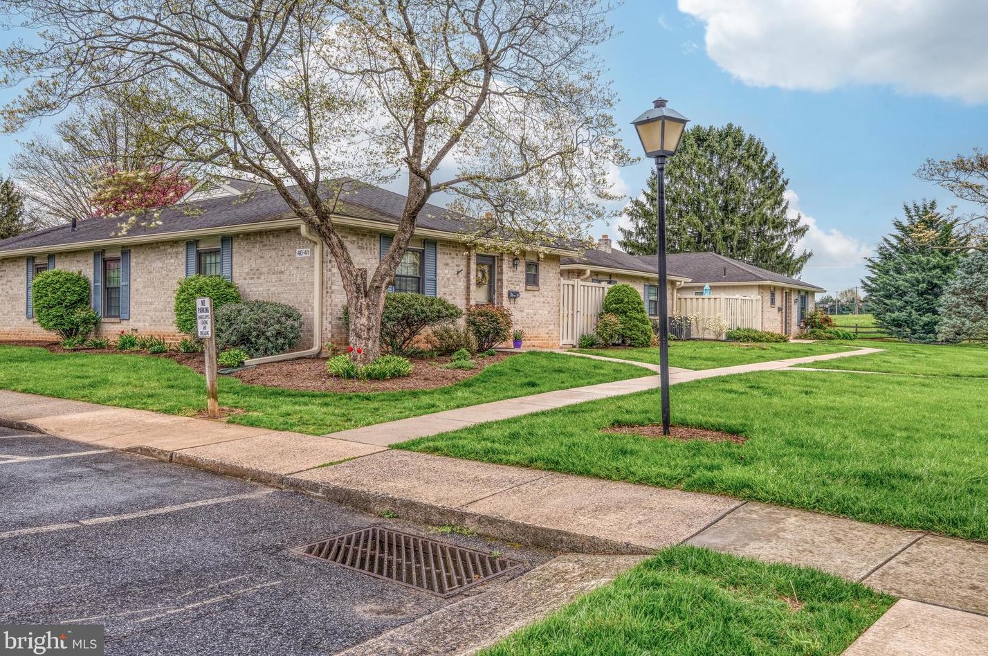 40 Valleybrook Dr, Lancaster PA  17601-4617 exterior