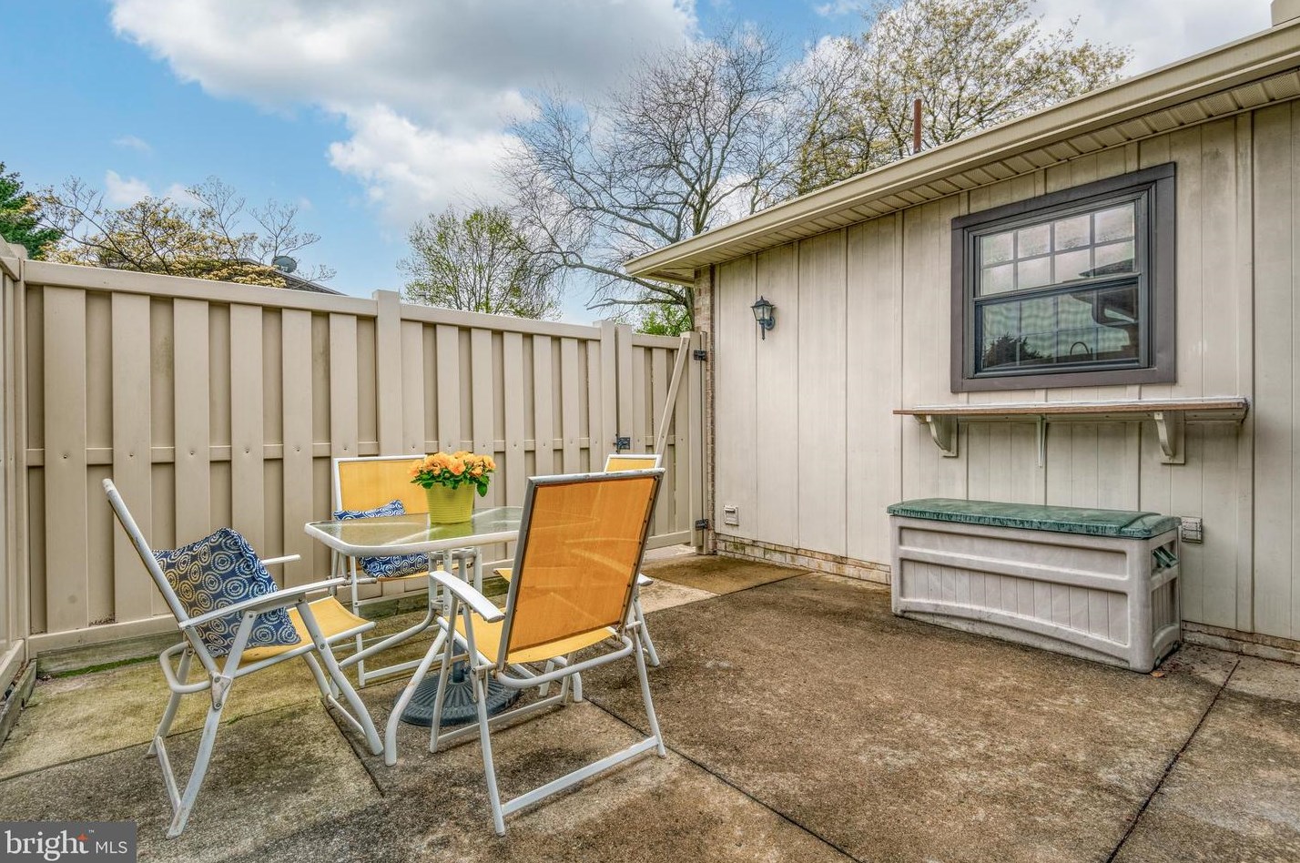 40 Valleybrook Dr, Lancaster PA  17601-4617 exterior