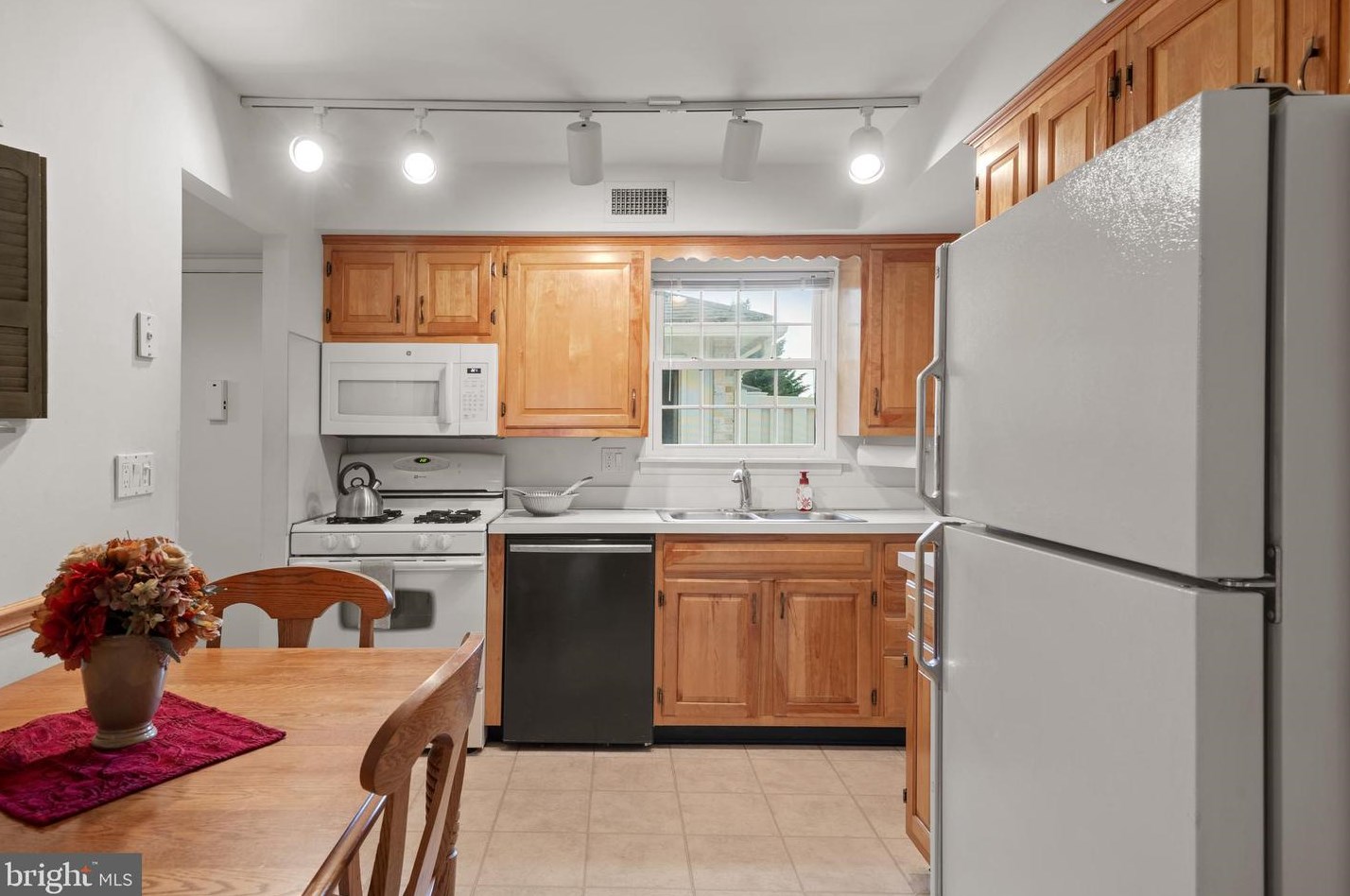 40 Valleybrook Dr, Lancaster PA  17601-4617 exterior