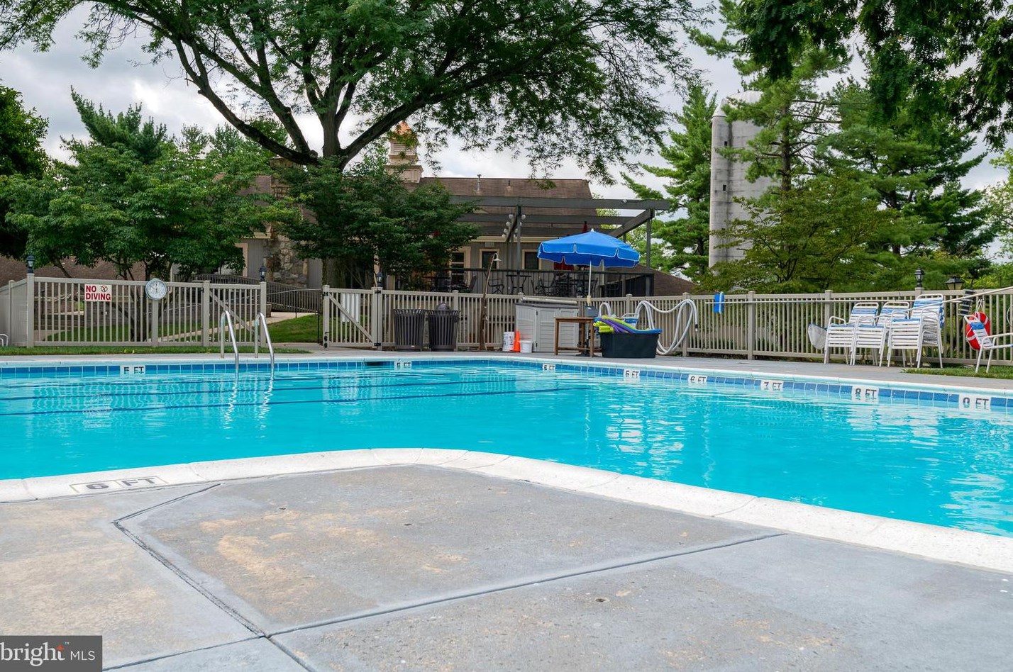 40 Valleybrook Dr, Lancaster PA  17601-4617 exterior