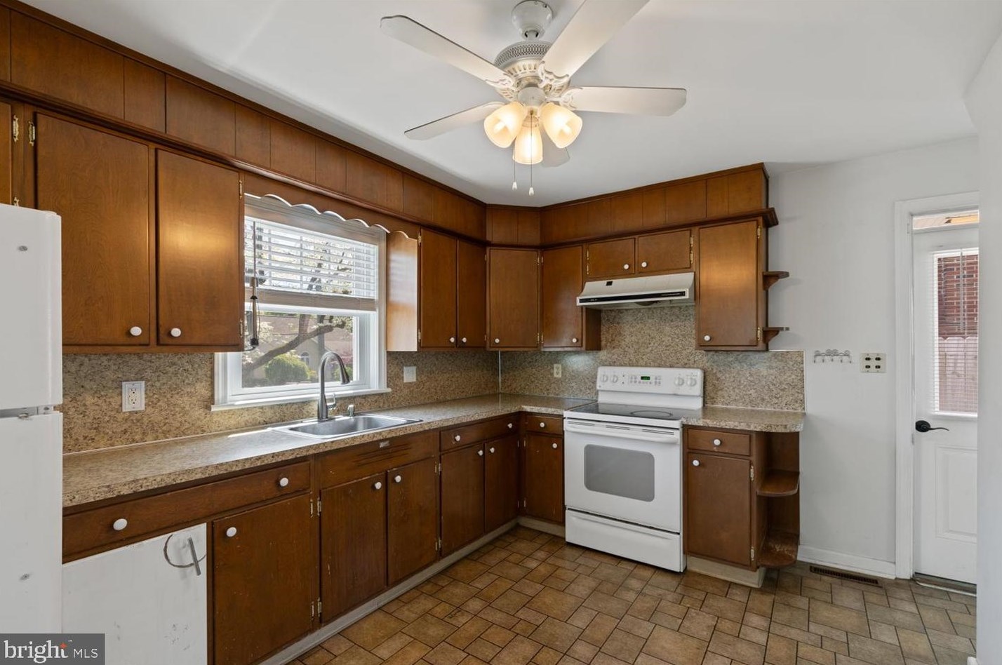 220 Penn Ave, Ephrata PA  17522-1730 exterior