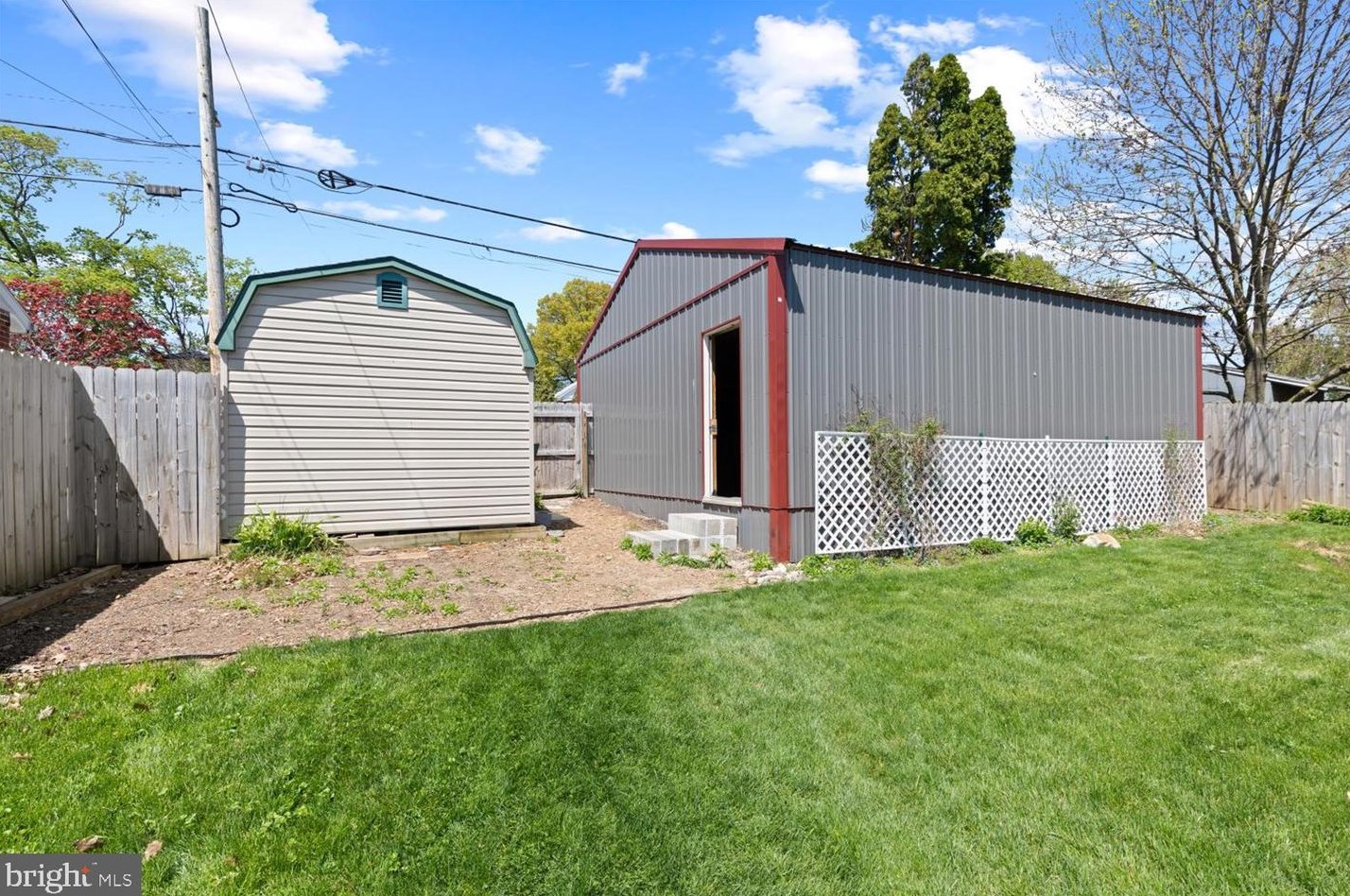 220 Penn Ave, Ephrata PA  17522-1730 exterior