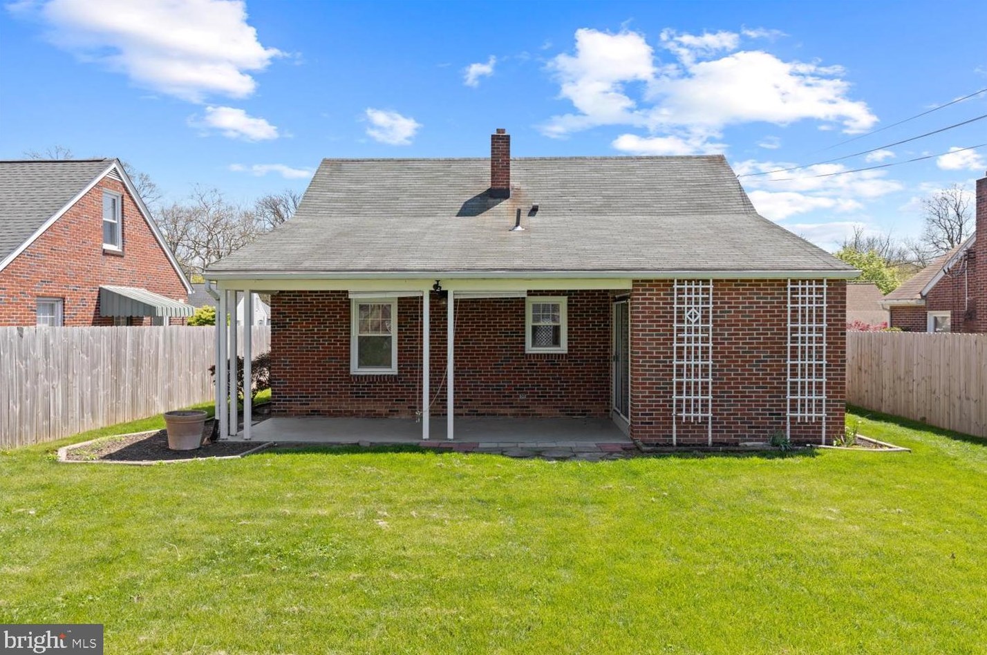 220 Penn Ave, Ephrata PA  17522-1730 exterior