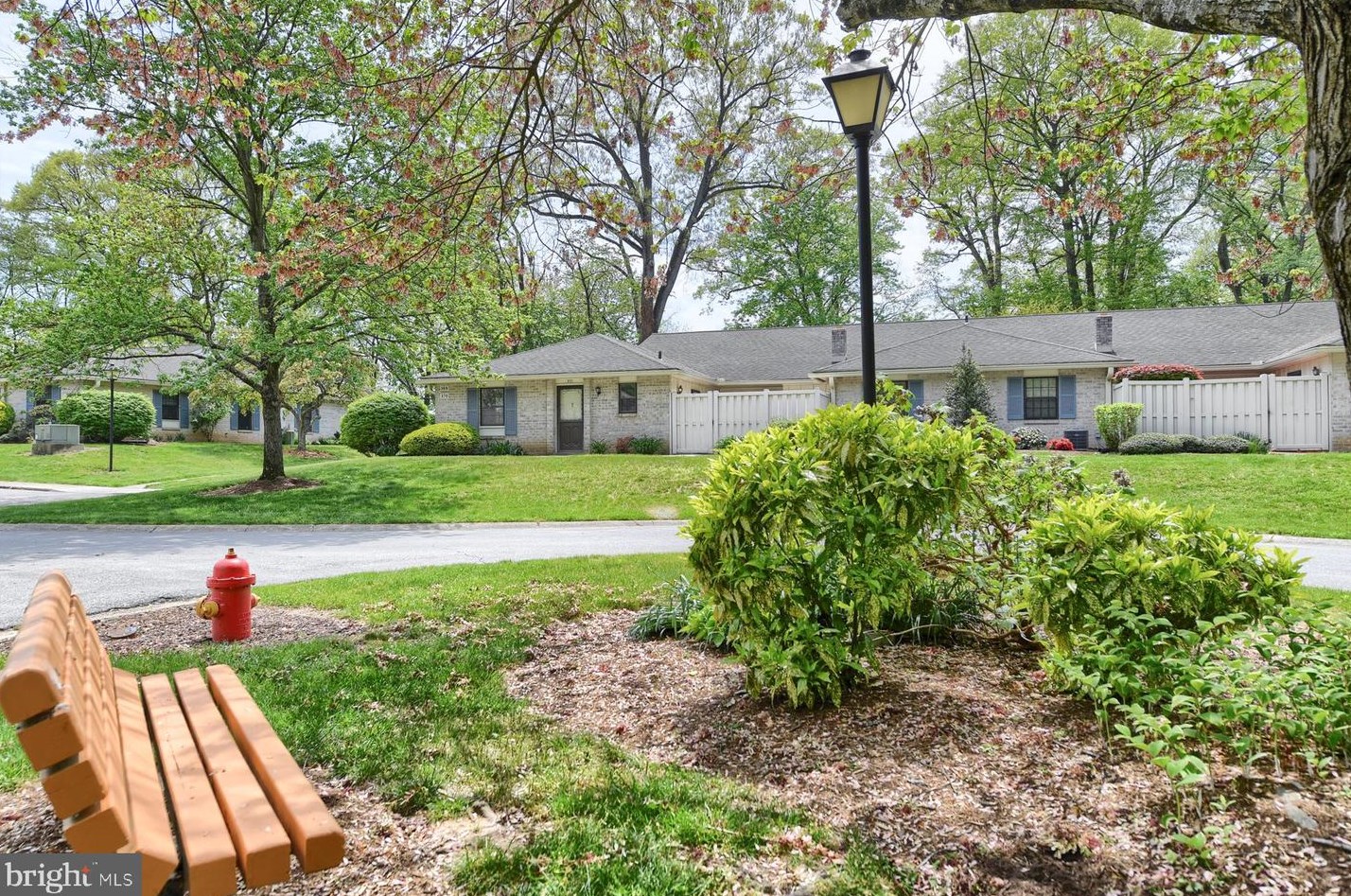 371 Valleybrook Dr, Lancaster PA  17601-4639 exterior