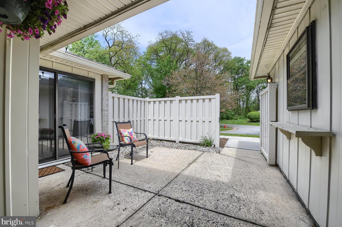 371 Valleybrook Dr, Lancaster PA  17601-4639 exterior