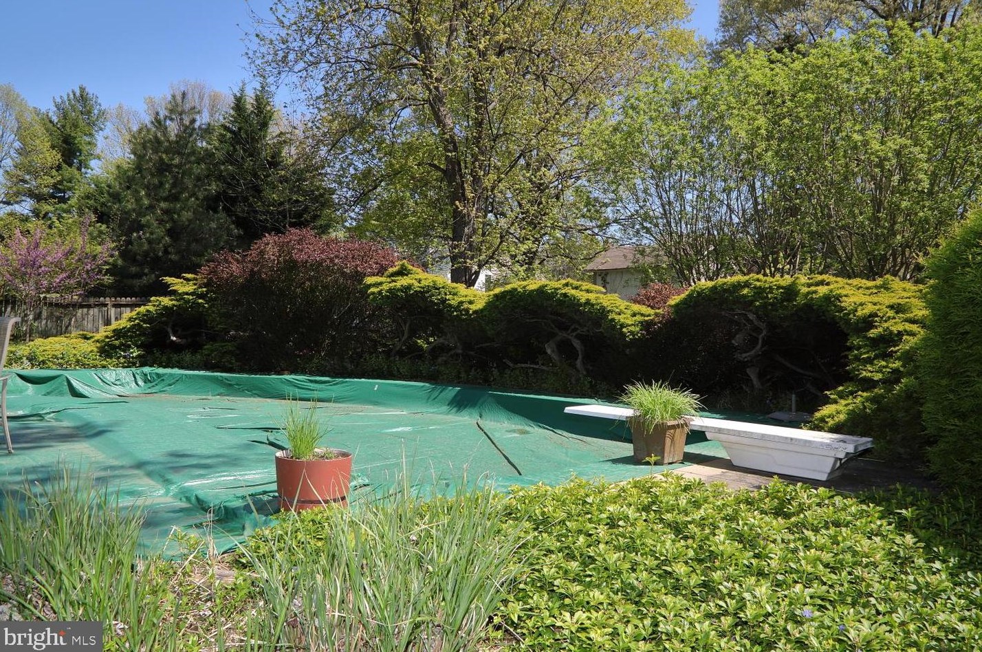 2839 Michener Dr, Lancaster PA  17601-1901 exterior