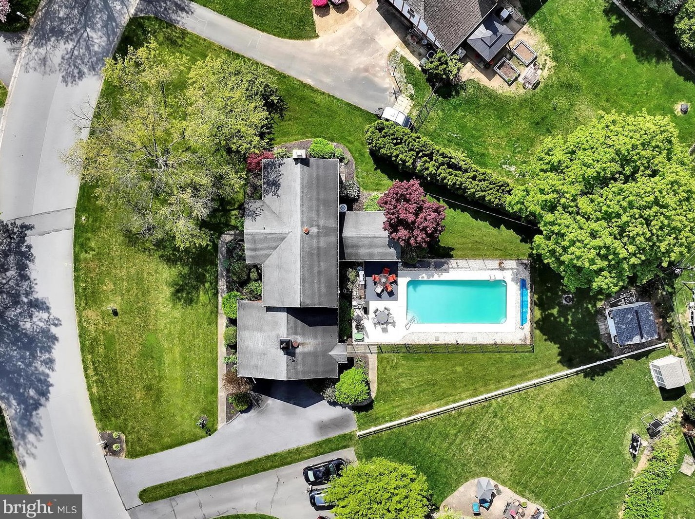 1349 Country Club Dr, Lancaster PA  17601-5209 exterior