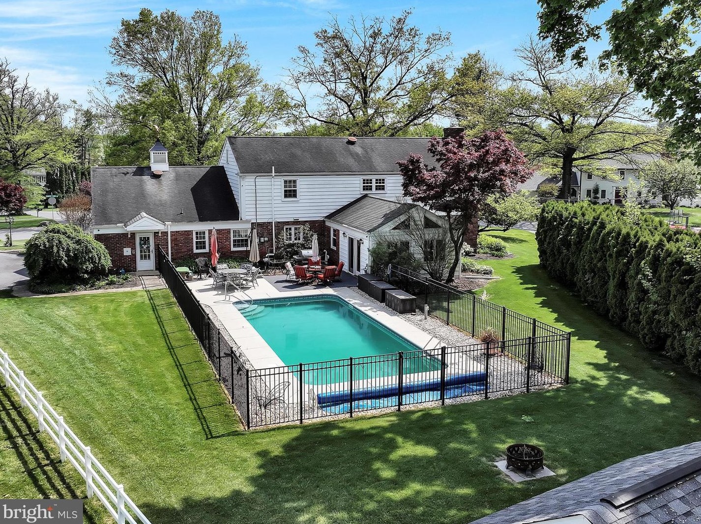 1349 Country Club Dr, Lancaster PA  17601-5209 exterior