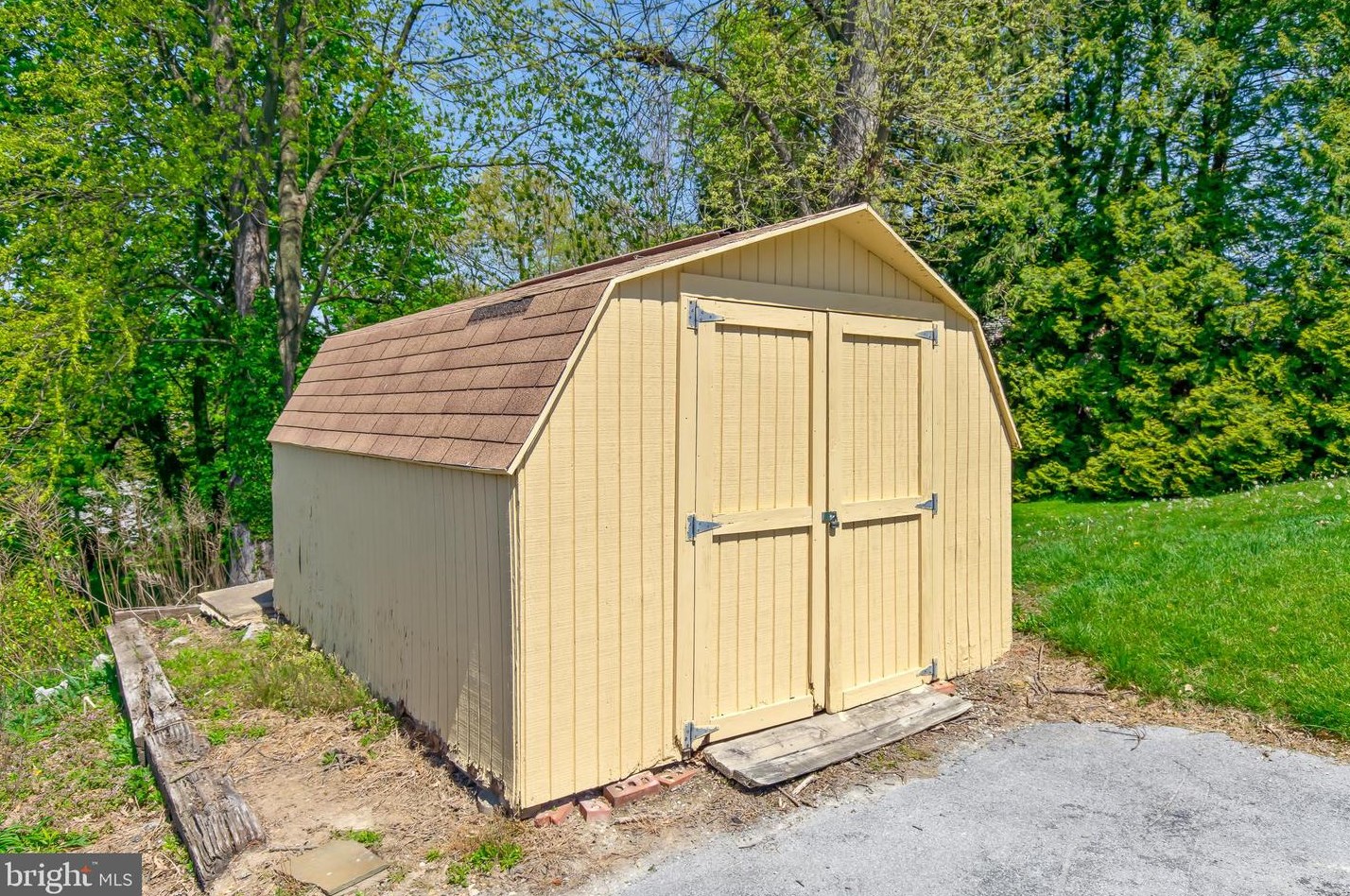 918 Centerville Rd, Lancaster PA  17601-1416 exterior