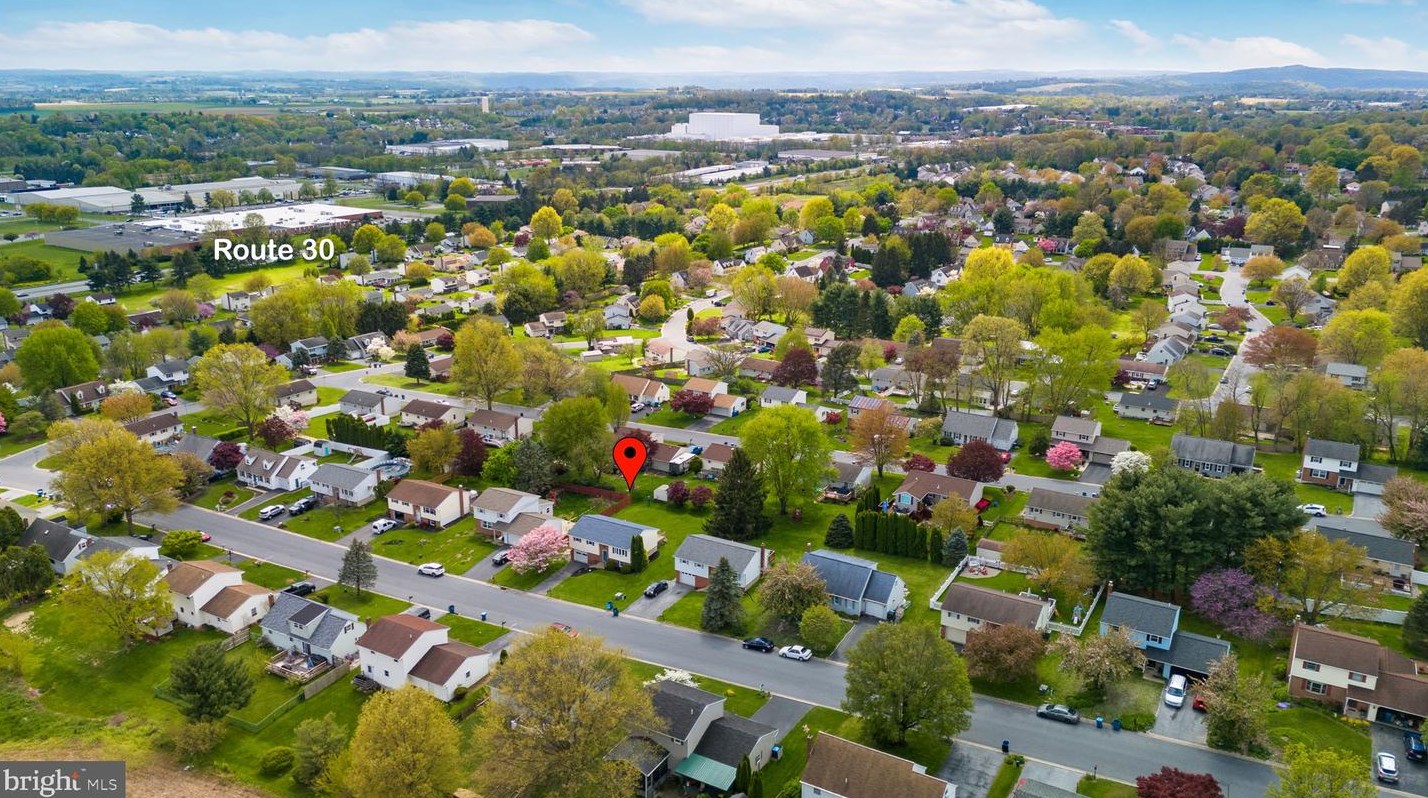 3076 Todd Ln, Lancaster PA  17601-1352 exterior