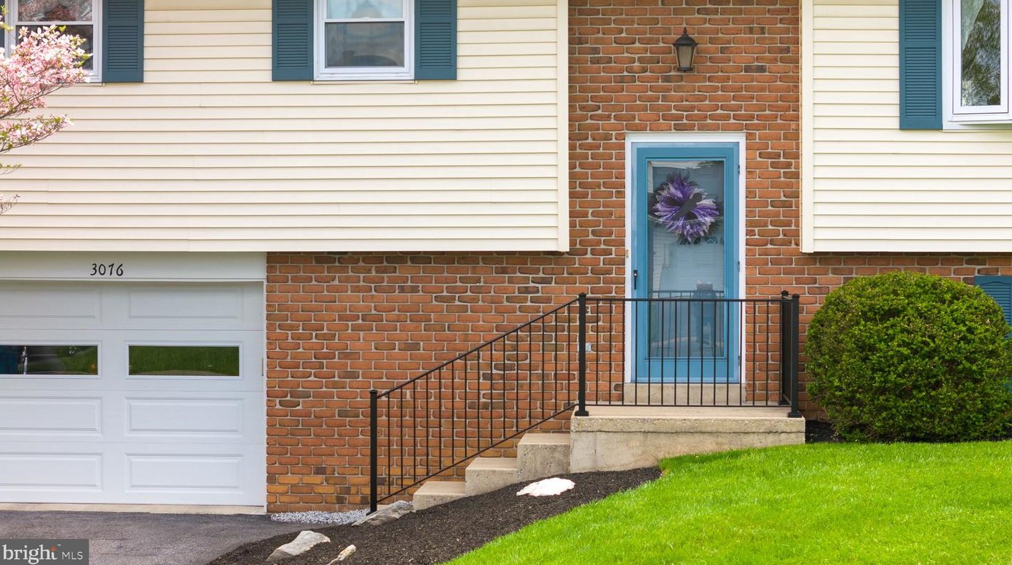3076 Todd Ln, Lancaster PA  17601-1352 exterior