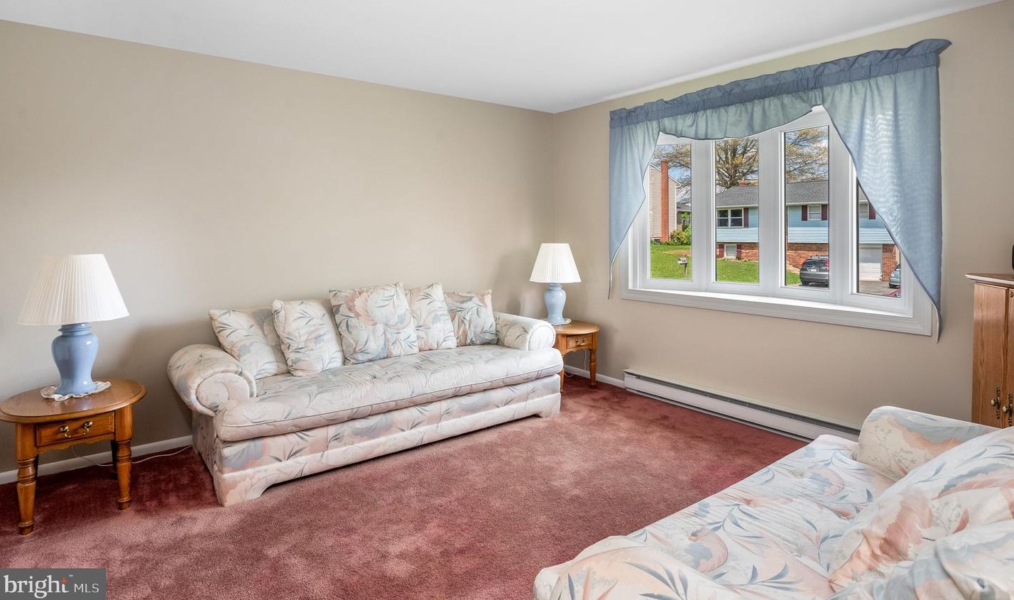 3076 Todd Ln, Lancaster PA  17601-1350 exterior