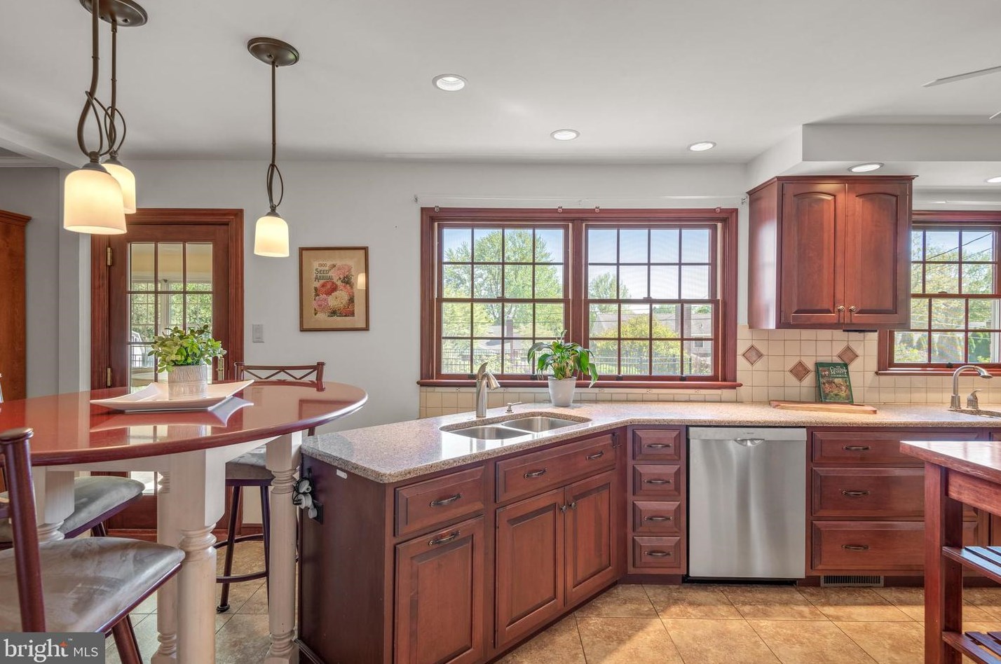 2025 Northbrook Dr, Lancaster PA 17601-4918 exterior