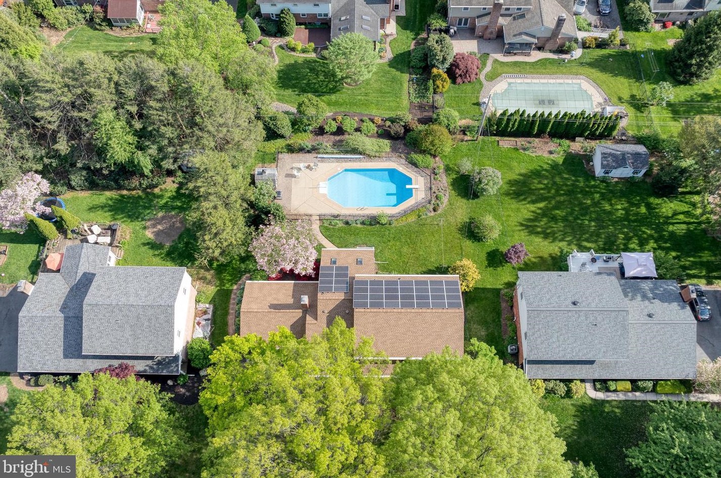 2025 Northbrook Dr, Lancaster PA 17601-4918 exterior