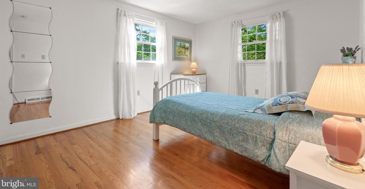 2025 Northbrook Dr, Lancaster PA 17601-4918 exterior