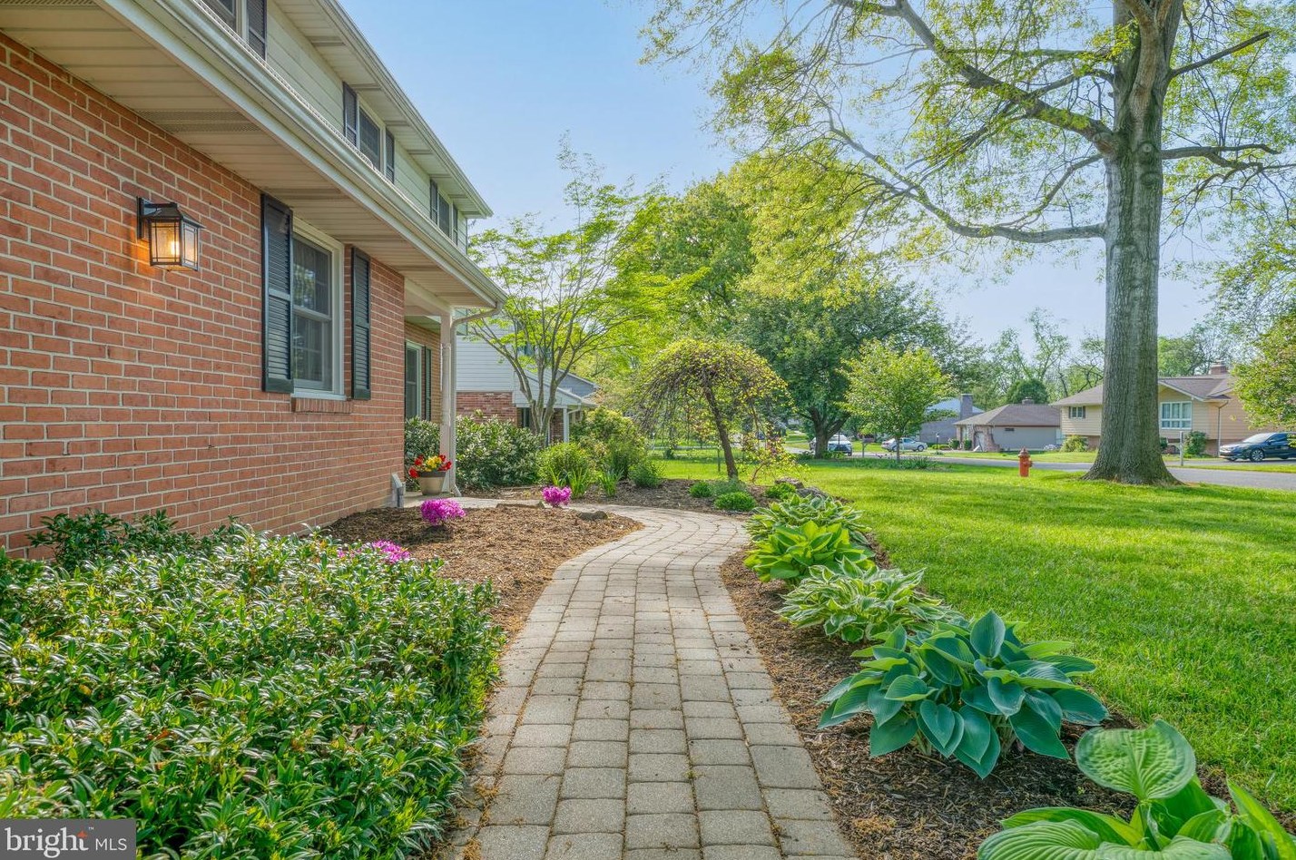 2025 Northbrook Dr, Lancaster PA 17601-4918 exterior