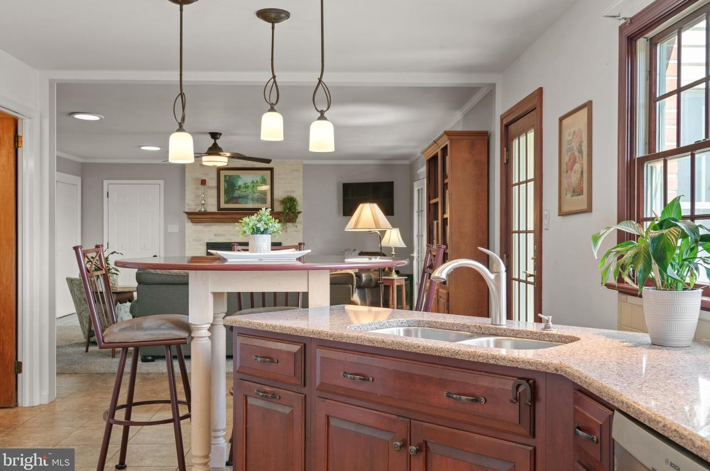 2025 Northbrook Dr, Lancaster PA 17601-4918 exterior