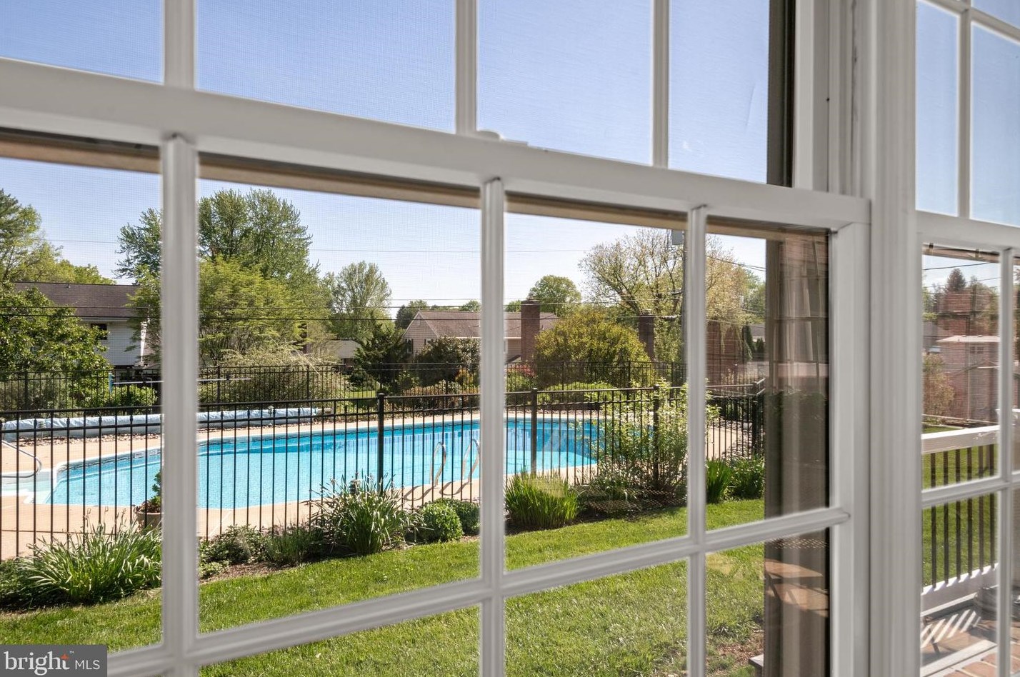 2025 Northbrook Dr, Lancaster PA 17601-4918 exterior