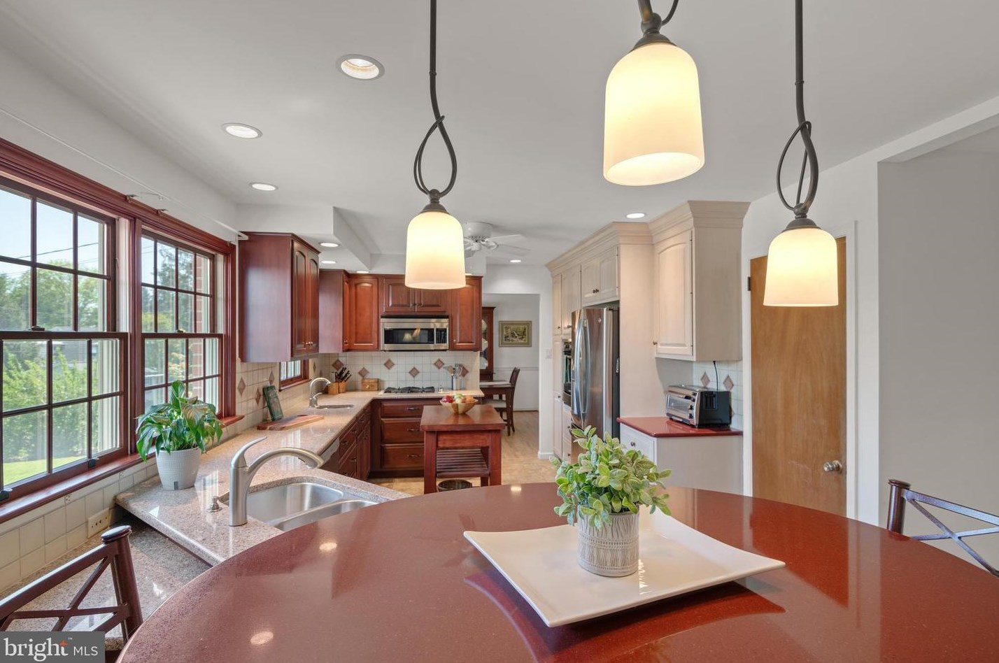 2025 Northbrook Dr, Lancaster PA 17601-4918 exterior