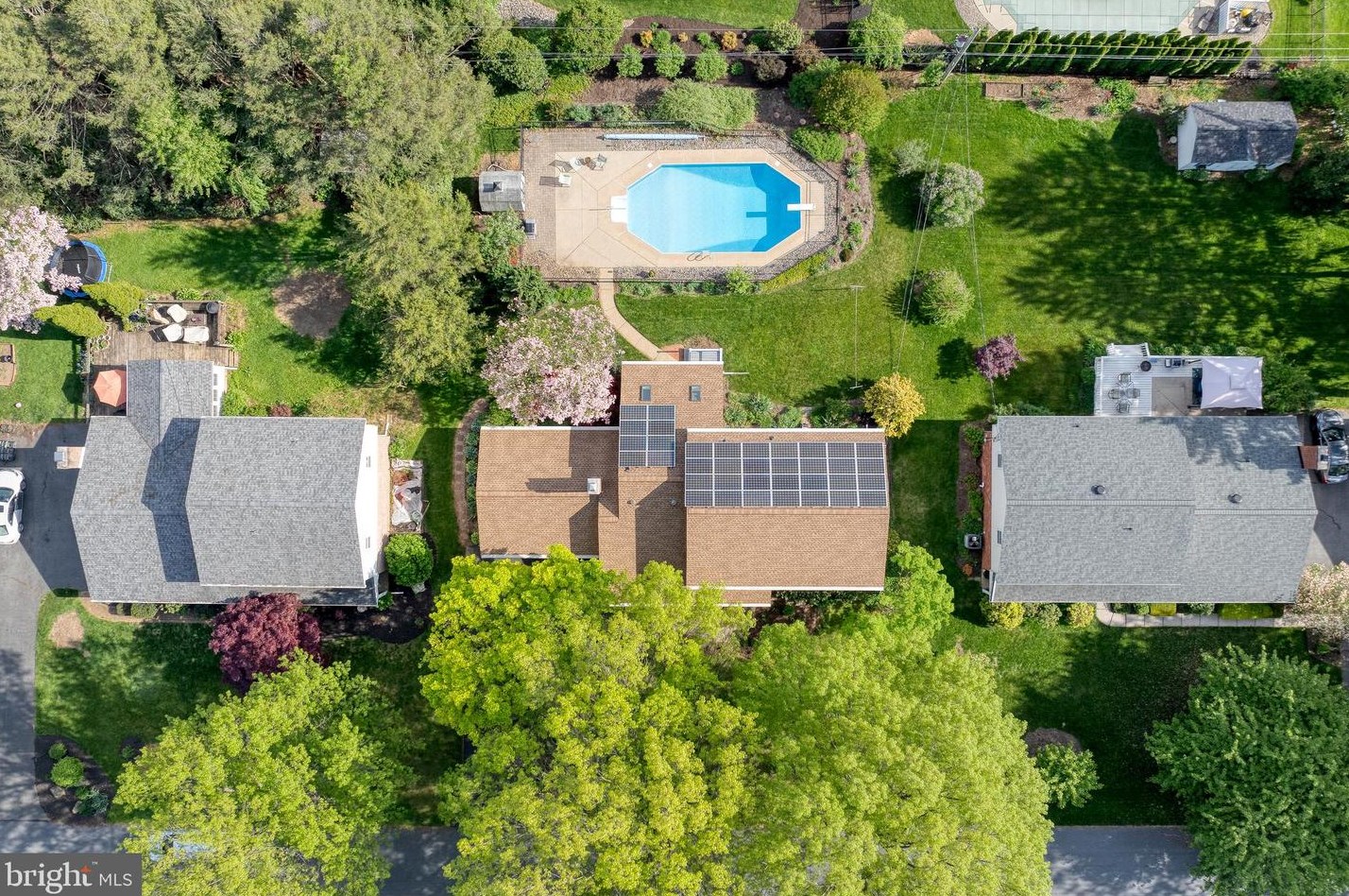 2025 Northbrook Dr, Lancaster PA 17601-4918 exterior