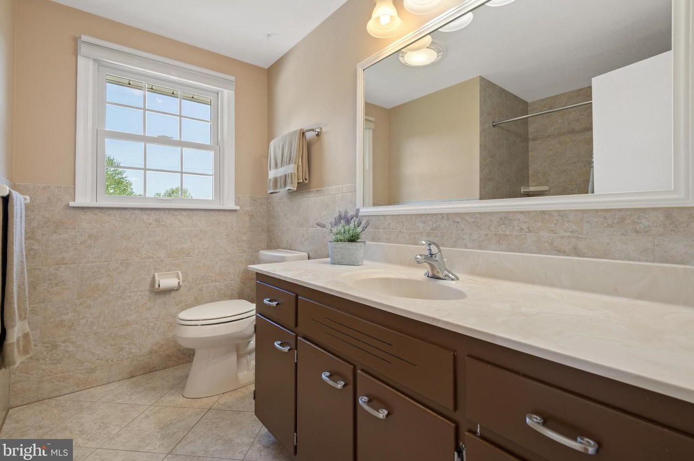 2025 Northbrook Dr, Lancaster PA 17601-4918 exterior