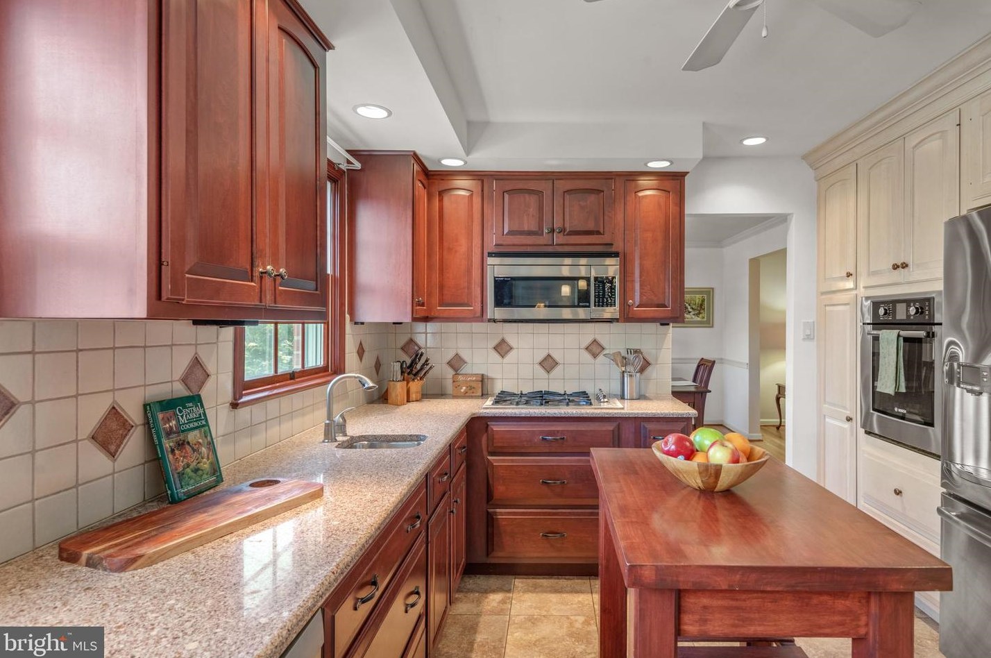 2025 Northbrook Dr, Lancaster PA 17601-4918 exterior