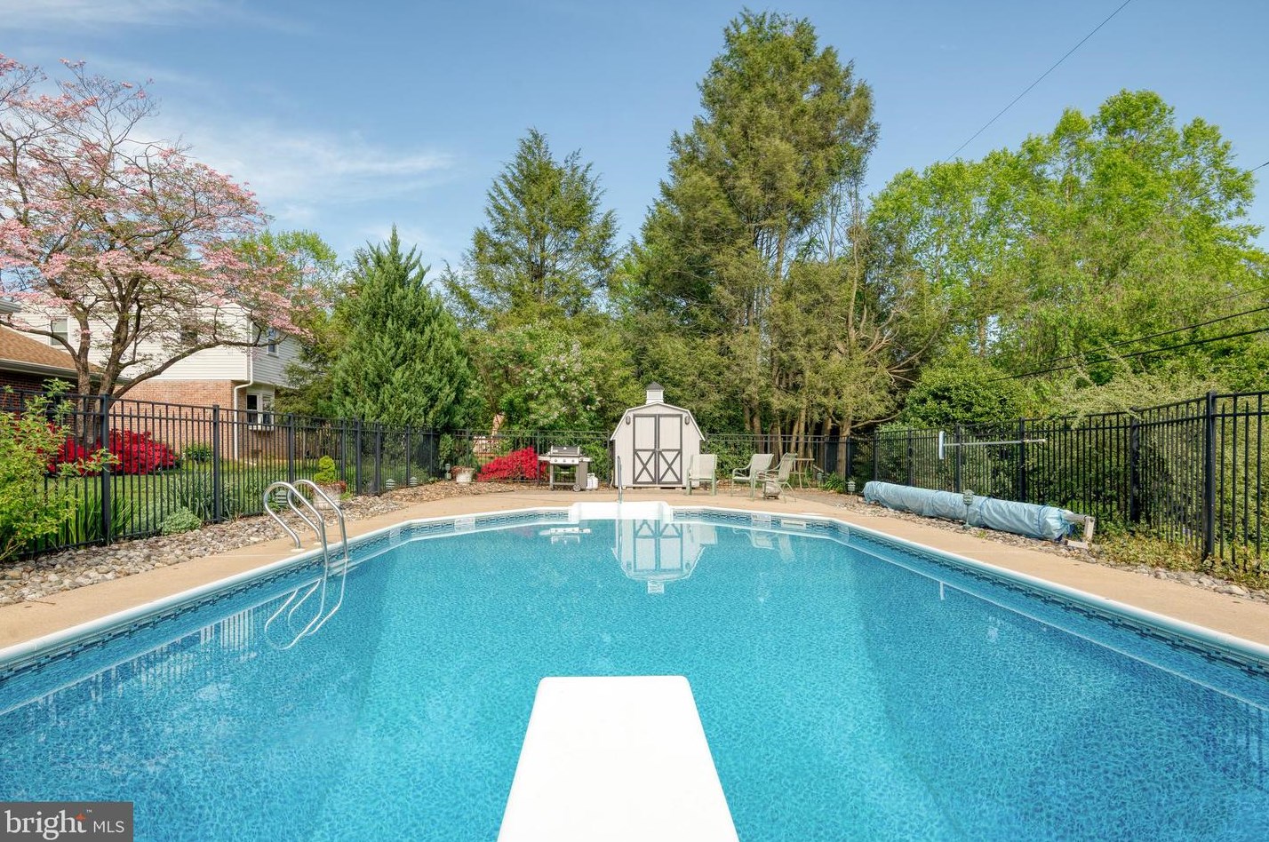 2025 Northbrook Dr, Lancaster PA 17601-4918 exterior