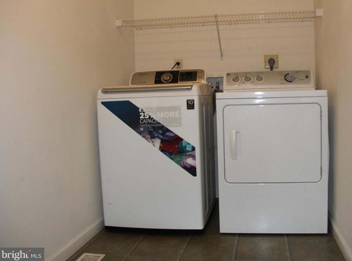 1674 Stony Battery Rd, Lancaster PA  17601-1287 exterior