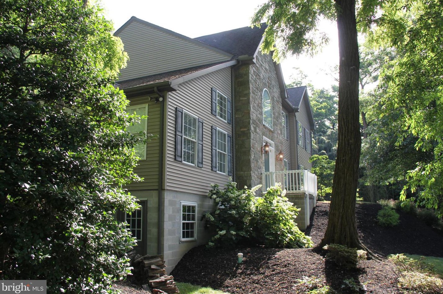 1674 Stony Battery Rd, Lancaster PA  17601-1287 exterior