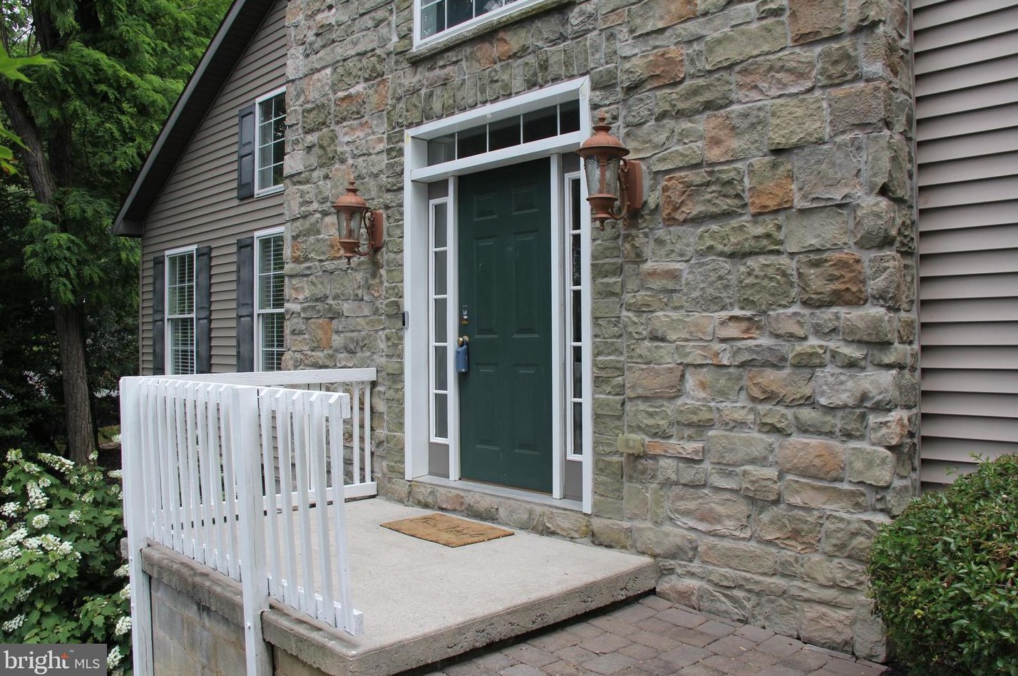 1674 Stony Battery Rd, Lancaster PA  17601-1287 exterior