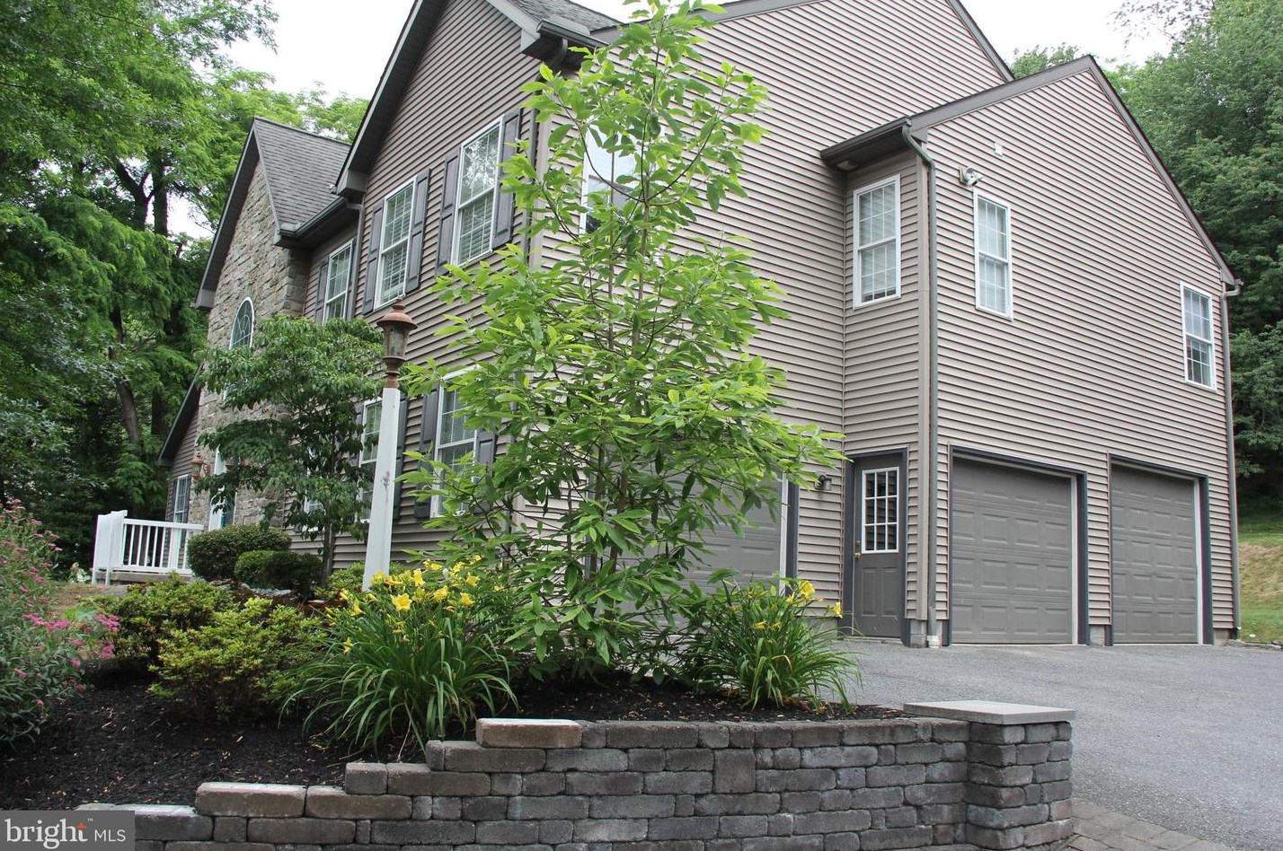 1674 Stony Battery Rd, Lancaster PA  17601-1287 exterior