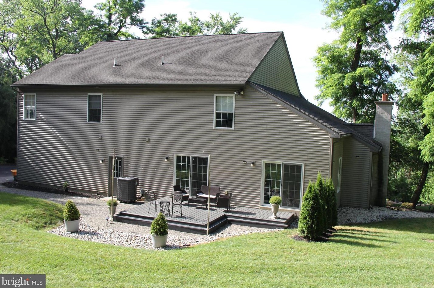 1674 Stony Battery Rd, Lancaster PA  17601-1287 exterior