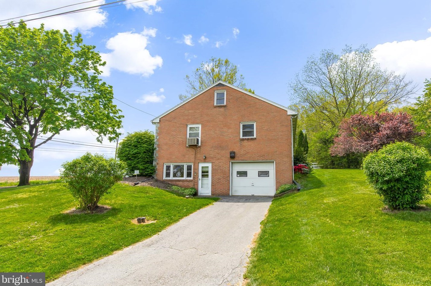 1618 Stony Battery Rd, Lancaster PA  17601-1282 exterior