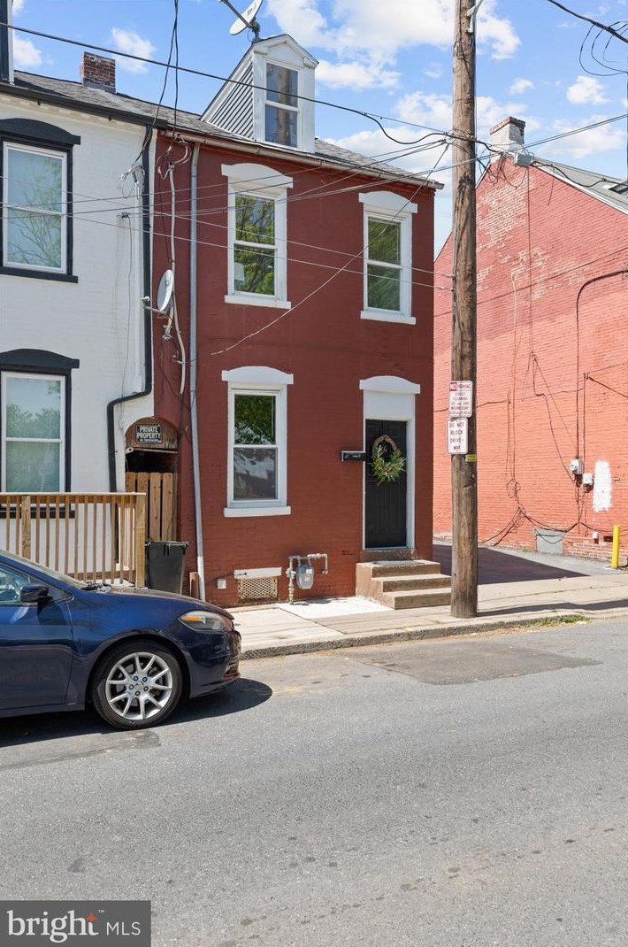 64 Locust St, Lancaster PA 17602-3635 exterior