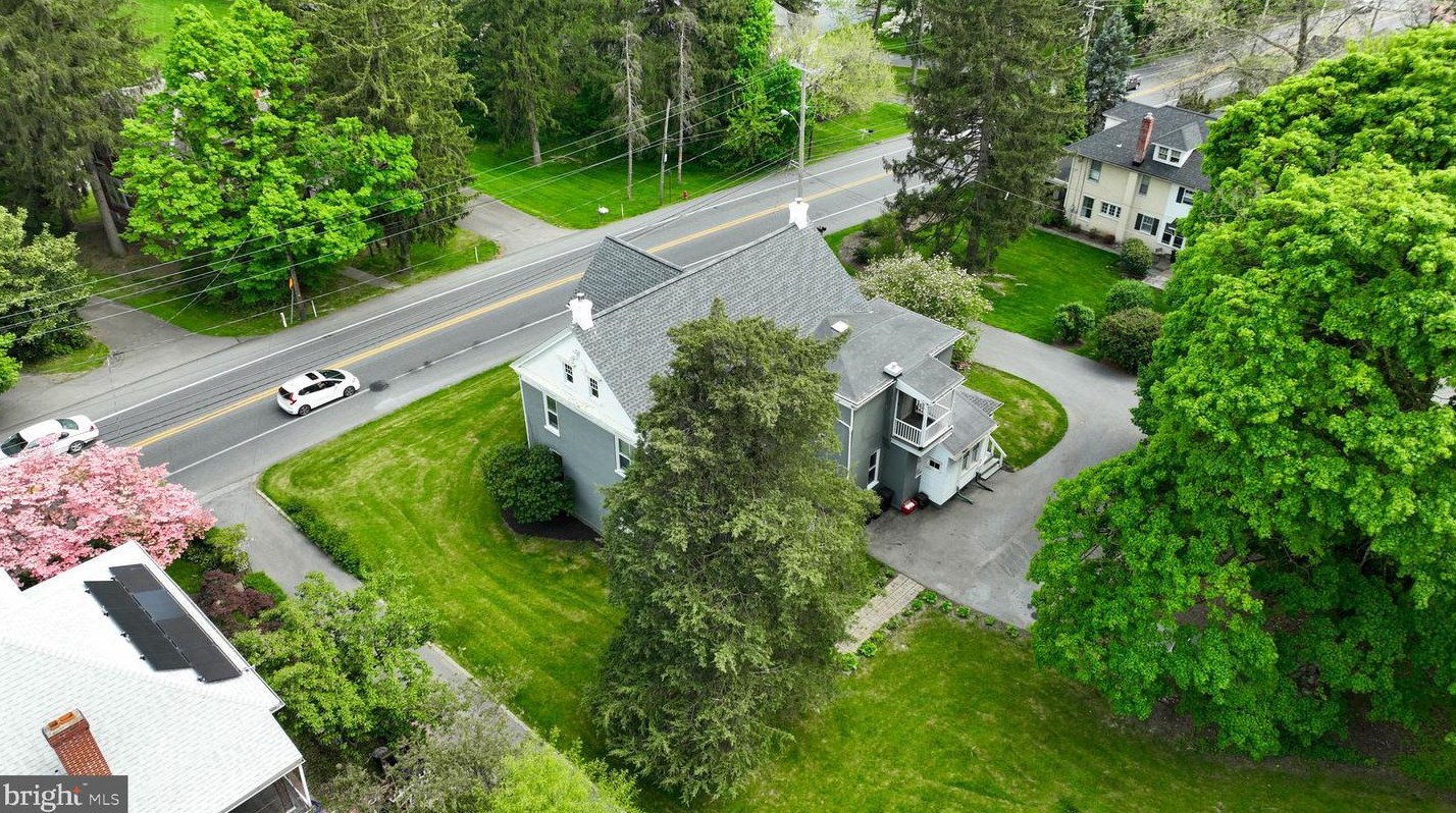 2404 Lititz Pike, Lancaster PA  17601-3608 exterior