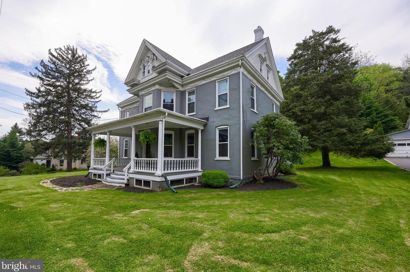 2404 Lititz Pike, Lancaster PA  17601-3608 exterior