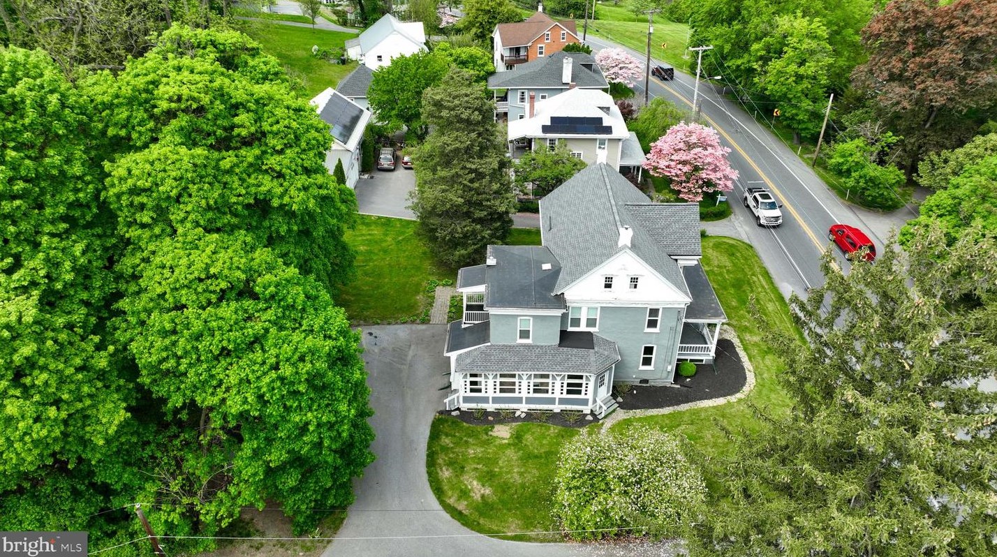 2404 Lititz Pike, Lancaster PA  17601-3608 exterior