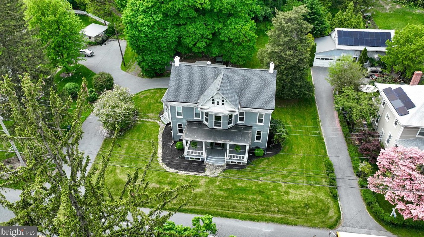 2404 Lititz Pike, Lancaster PA  17601-3608 exterior