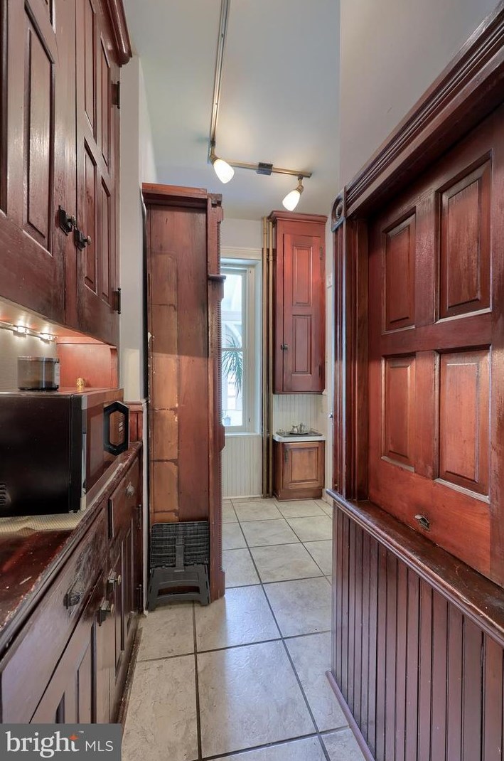 2404 Lititz Pike, Lancaster PA  17601-3608 exterior