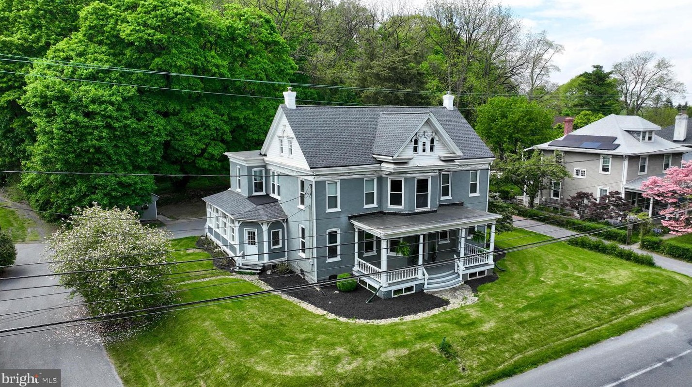 2404 Lititz Pike, Lancaster PA  17601-3608 exterior