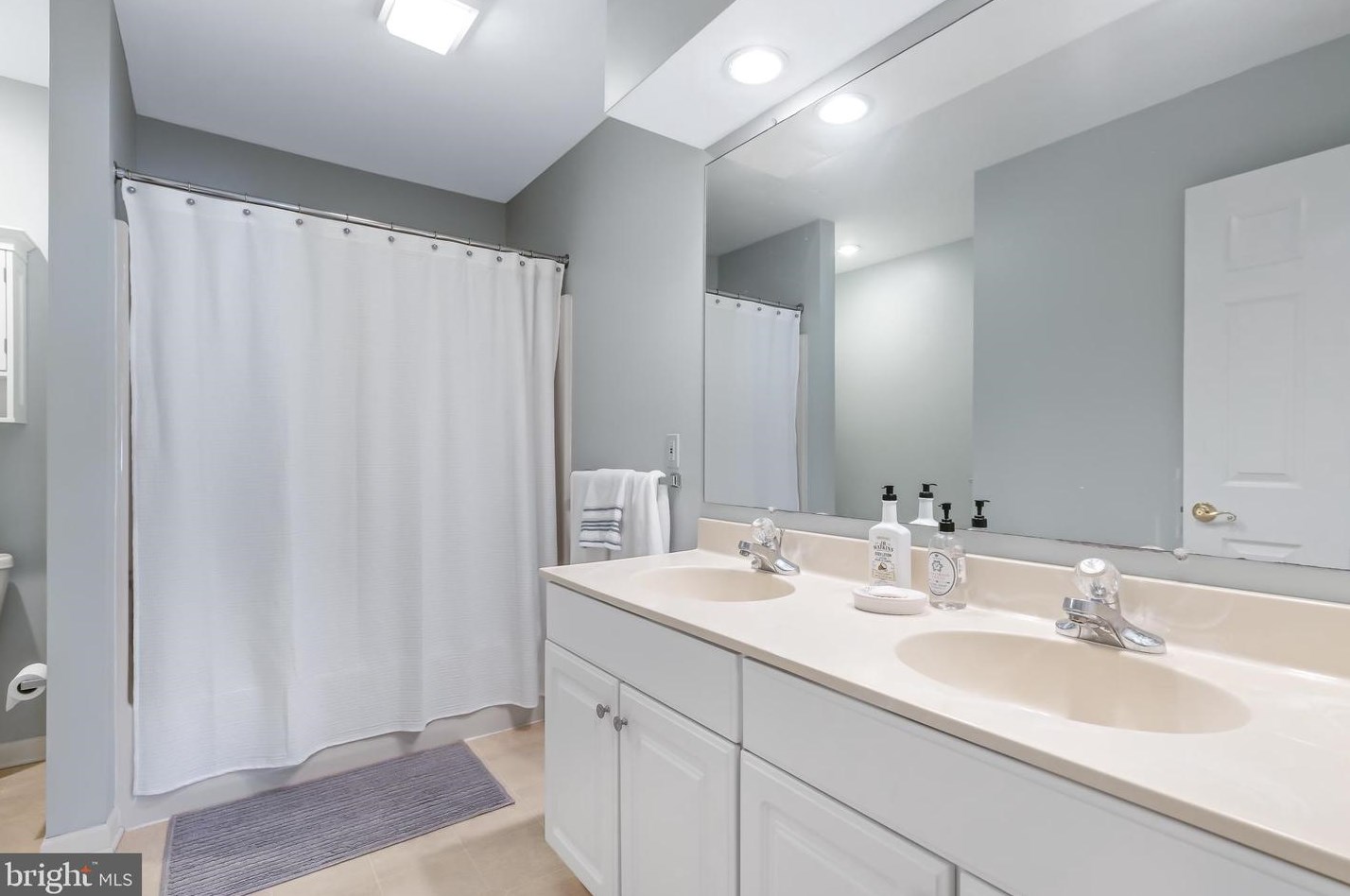 2753 Cobblestone Ln, Lancaster PA  17601-3303 exterior